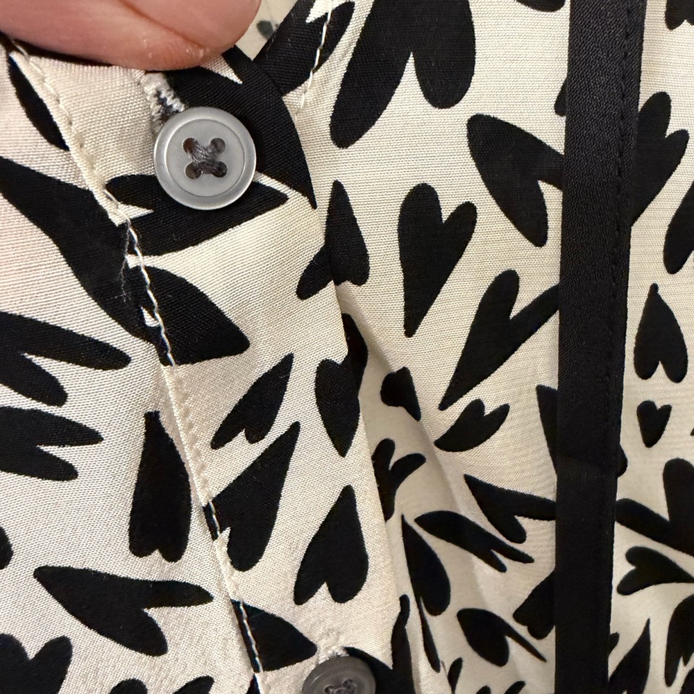 LOFT Monochrome Heart Print Blouse - Picture 4 of 7